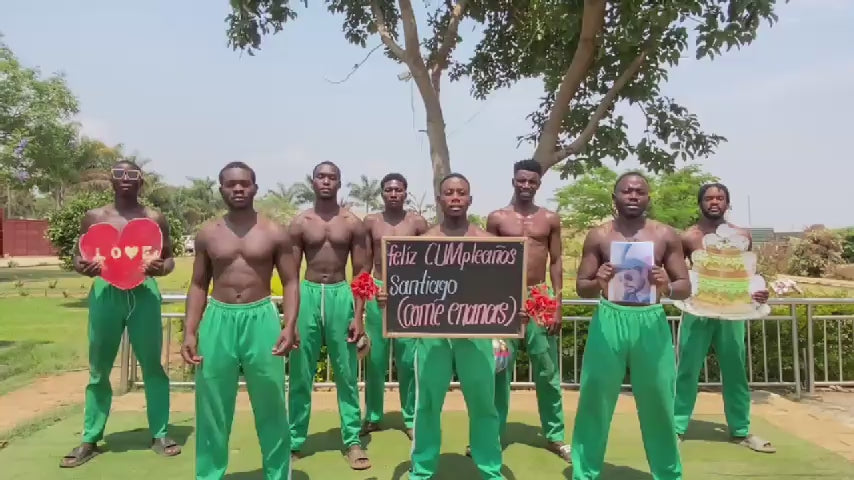 Los grandullones con pantalones verdes